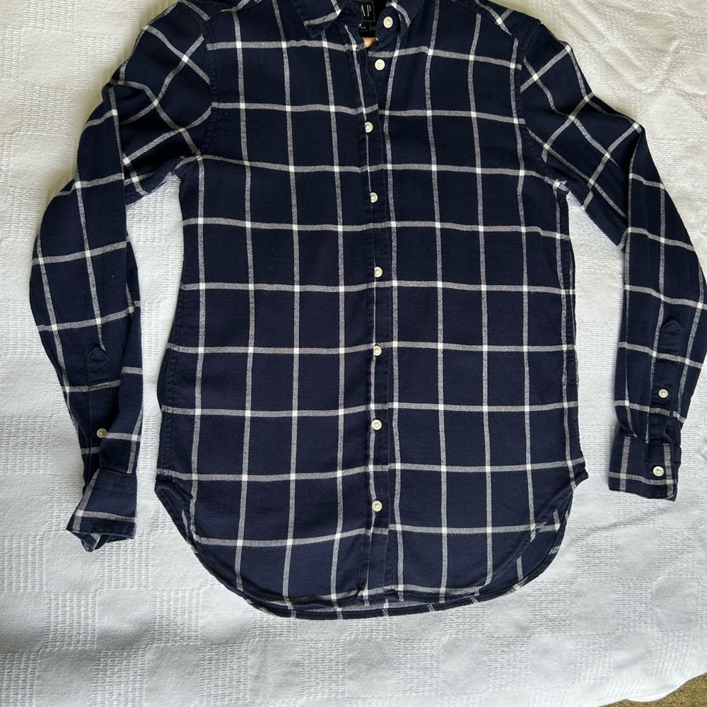 GAP Women Dark Blue Plaid Button Down Shirt